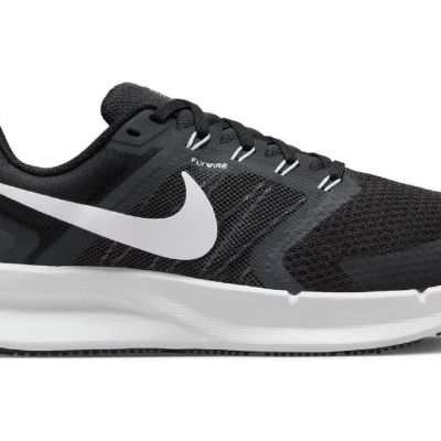 nike-wmns-run-swift-zwart-1 