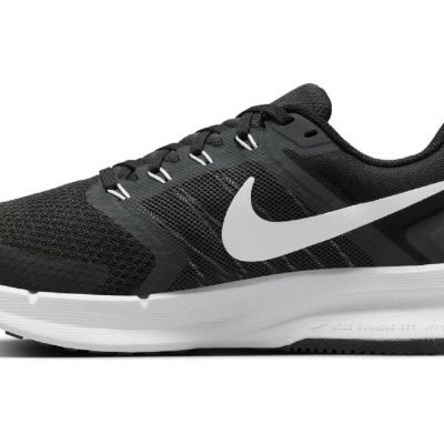 nike-wmns-run-swift-zwart-3